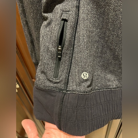 Lululemon Think Fast Hoodie - S/M - Picture 4 of 8